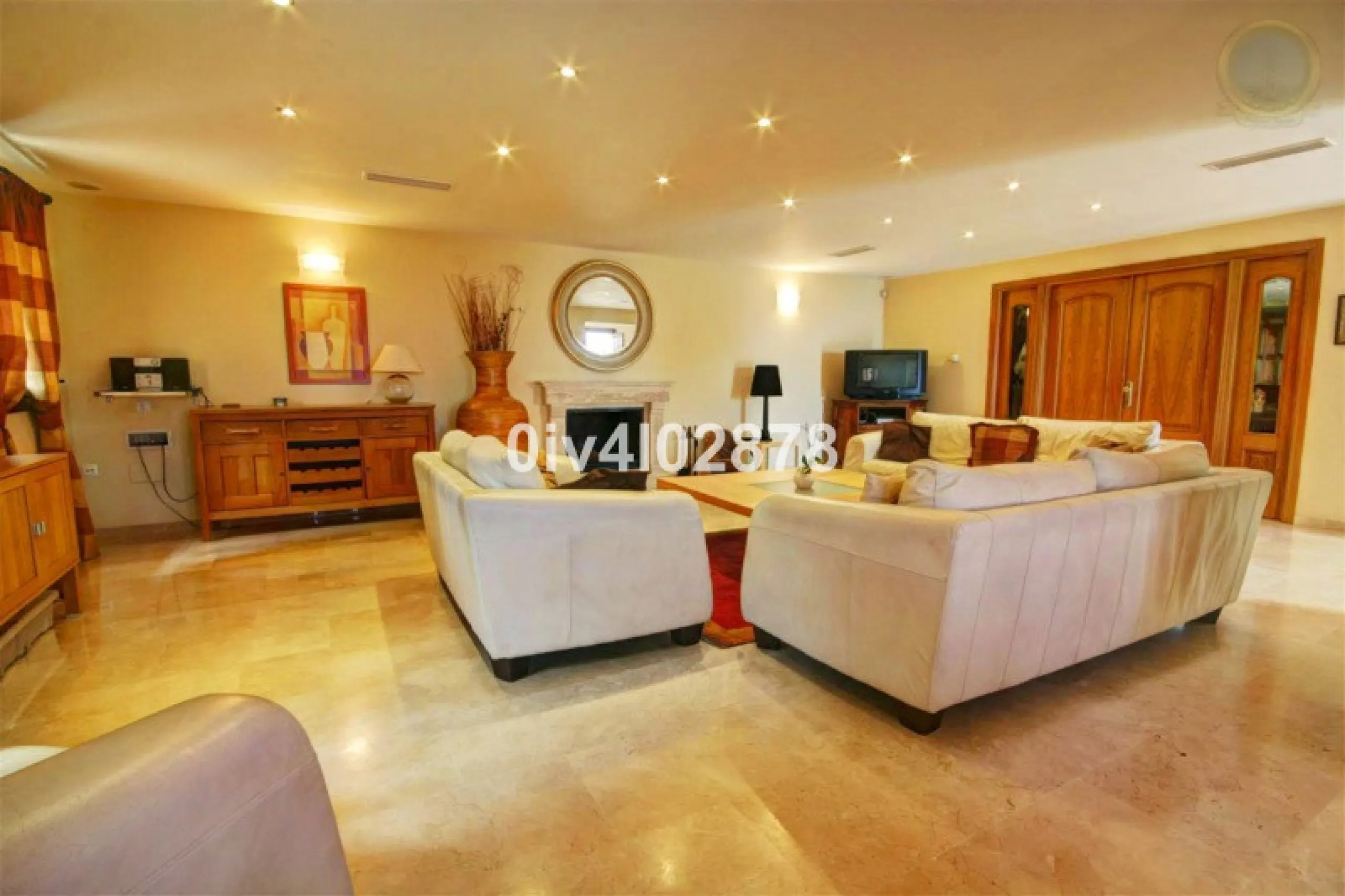 House - Detached Villa в продаже в Benalmadena, Málaga. В доме 10 спален и 10 ванных комнат. Площадь дома 658 м². Площадь участка 2780 м²