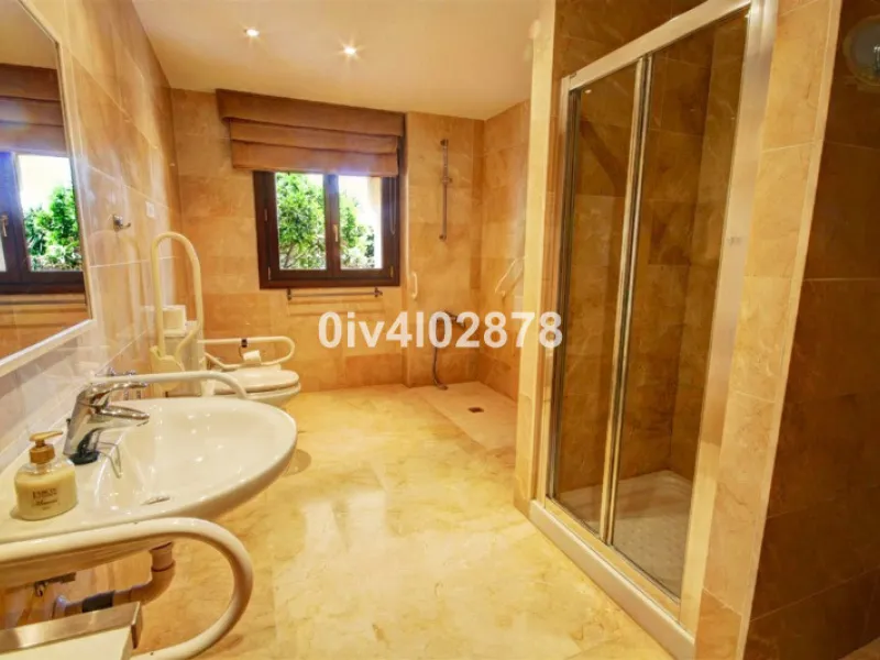 House - Detached Villa в продаже в Benalmadena, Málaga. В доме 10 спален и 10 ванных комнат. Площадь дома 658 м². Площадь участка 2780 м²