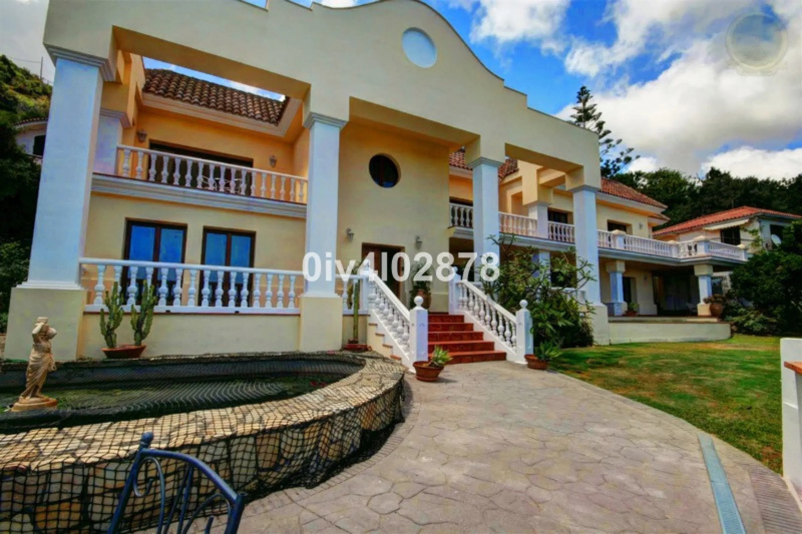 House - Detached Villa в продаже в Benalmadena, Málaga. В доме 10 спален и 10 ванных комнат. Площадь дома 658 м². Площадь участка 2780 м²
