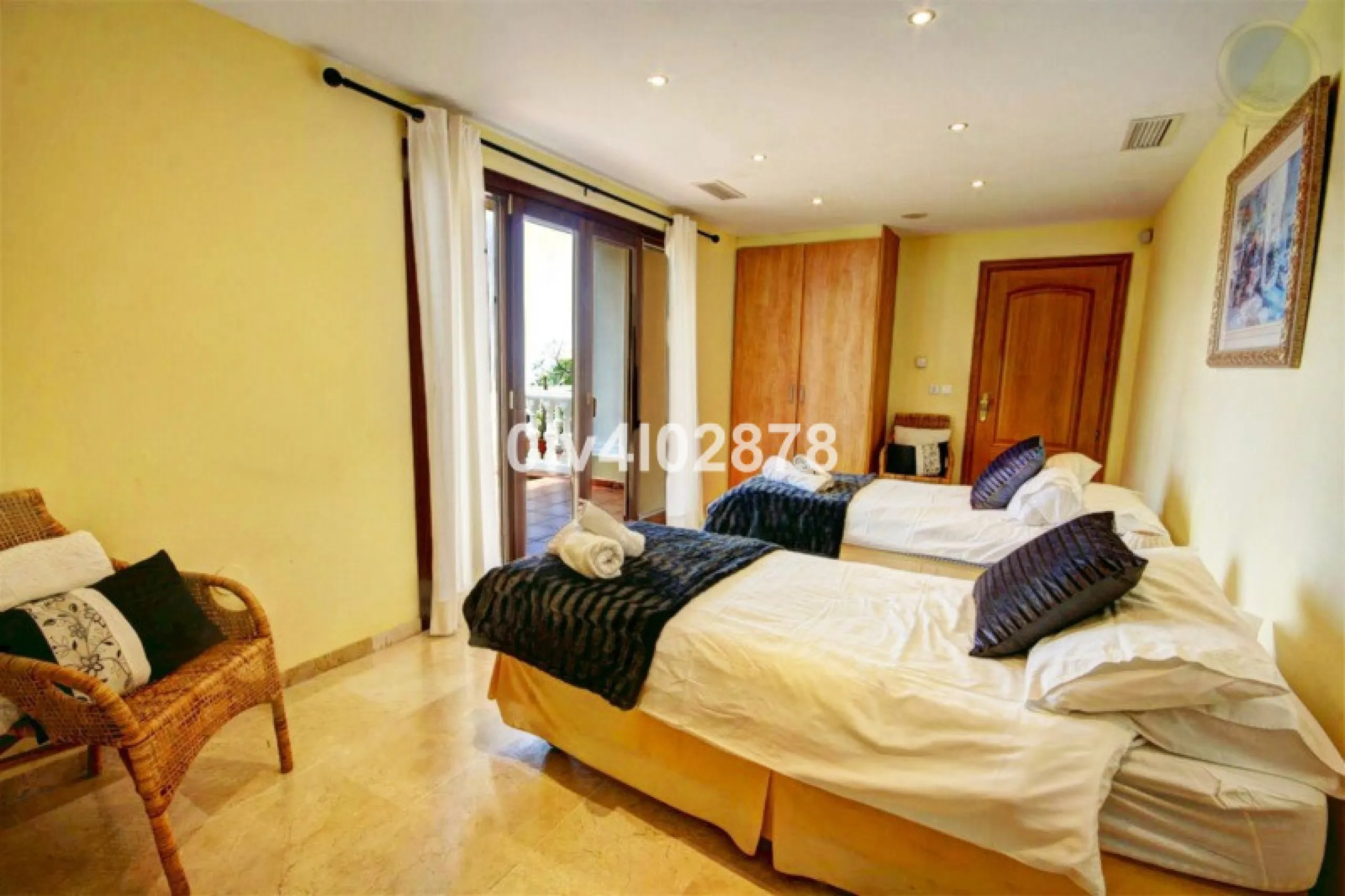 House - Detached Villa в продаже в Benalmadena, Málaga. В доме 10 спален и 10 ванных комнат. Площадь дома 658 м². Площадь участка 2780 м²