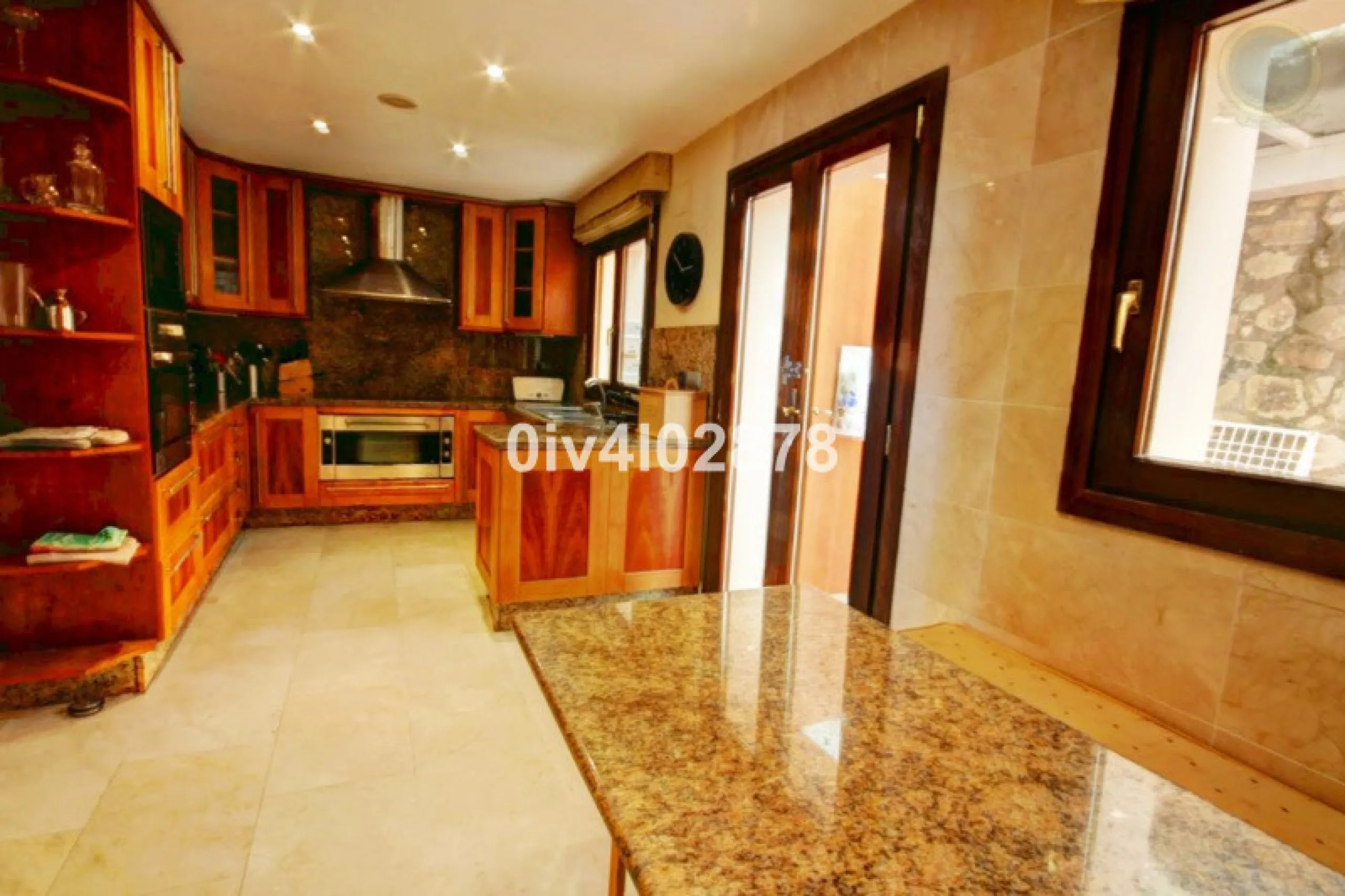 House - Detached Villa в продаже в Benalmadena, Málaga. В доме 10 спален и 10 ванных комнат. Площадь дома 658 м². Площадь участка 2780 м²