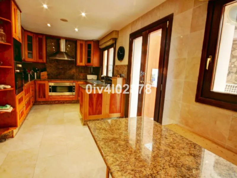 House - Detached Villa в продаже в Benalmadena, Málaga. В доме 10 спален и 10 ванных комнат. Площадь дома 658 м². Площадь участка 2780 м²