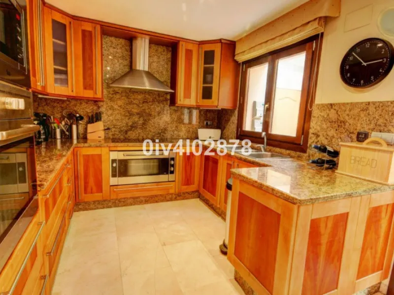 House - Detached Villa в продаже в Benalmadena, Málaga. В доме 10 спален и 10 ванных комнат. Площадь дома 658 м². Площадь участка 2780 м²
