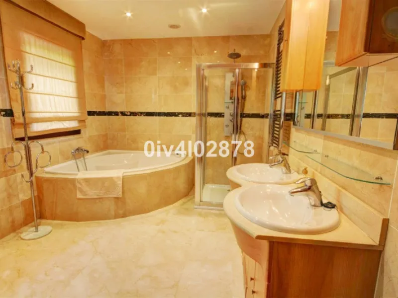 House - Detached Villa в продаже в Benalmadena, Málaga. В доме 10 спален и 10 ванных комнат. Площадь дома 658 м². Площадь участка 2780 м²