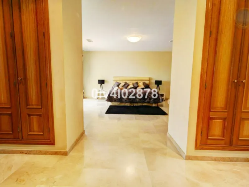 House - Detached Villa в продаже в Benalmadena, Málaga. В доме 10 спален и 10 ванных комнат. Площадь дома 658 м². Площадь участка 2780 м²