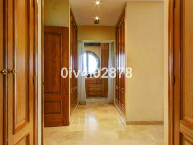 House - Detached Villa в продаже в Benalmadena, Málaga. В доме 10 спален и 10 ванных комнат. Площадь дома 658 м². Площадь участка 2780 м²