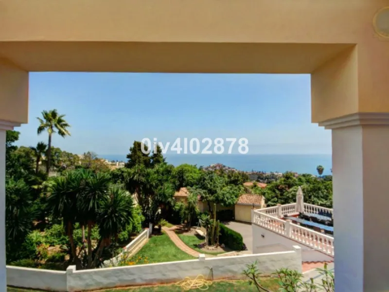 House - Detached Villa в продаже в Benalmadena, Málaga. В доме 10 спален и 10 ванных комнат. Площадь дома 658 м². Площадь участка 2780 м²