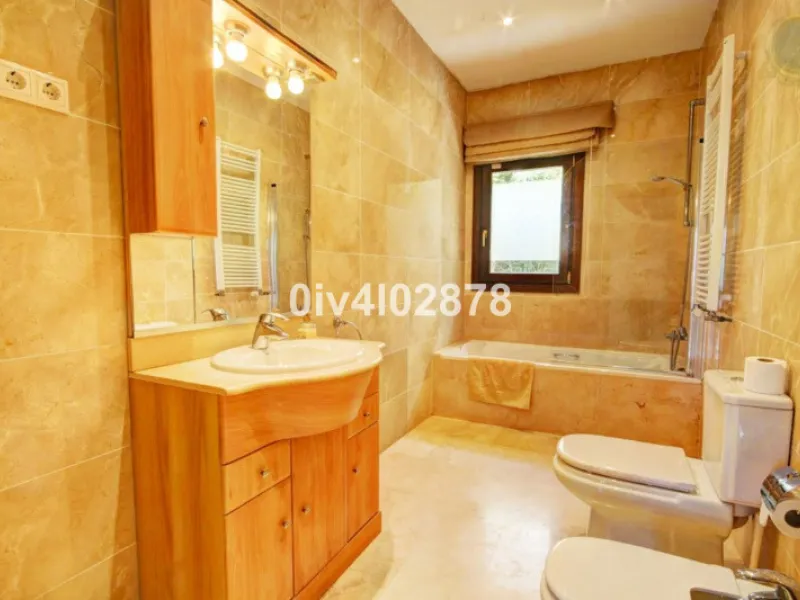House - Detached Villa в продаже в Benalmadena, Málaga. В доме 10 спален и 10 ванных комнат. Площадь дома 658 м². Площадь участка 2780 м²