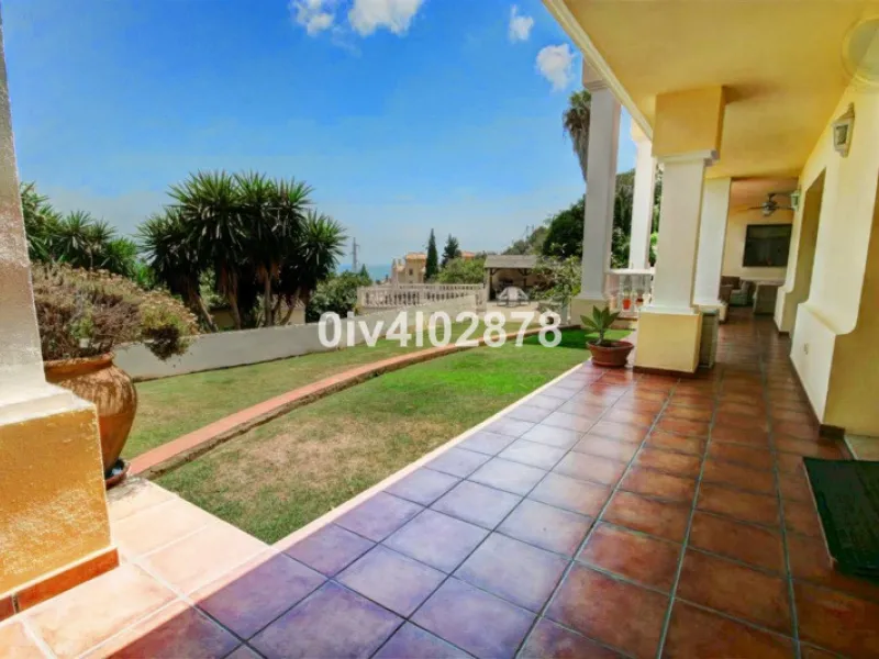 House - Detached Villa в продаже в Benalmadena, Málaga. В доме 10 спален и 10 ванных комнат. Площадь дома 658 м². Площадь участка 2780 м²