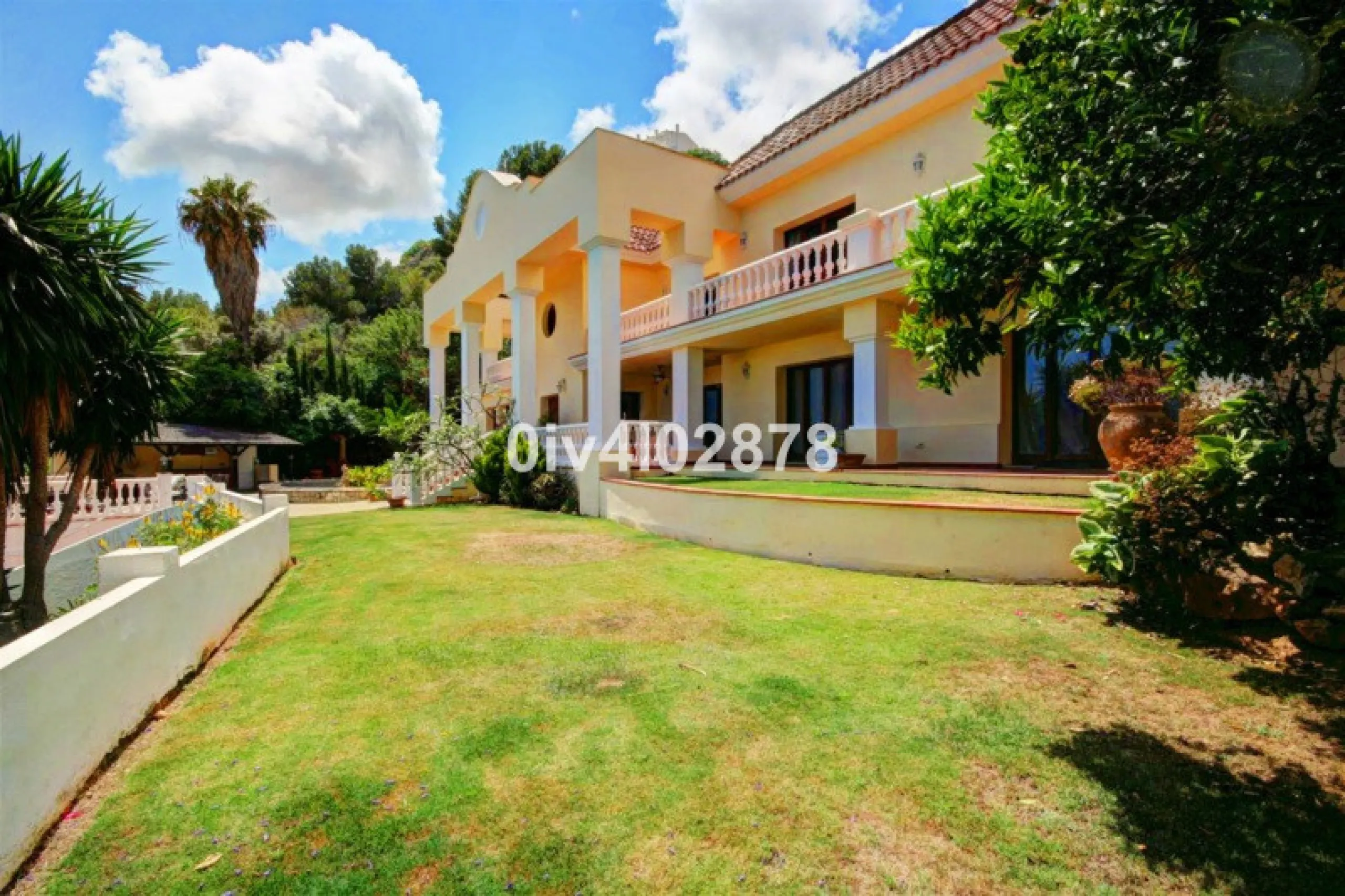 House - Detached Villa в продаже в Benalmadena, Málaga. В доме 10 спален и 10 ванных комнат. Площадь дома 658 м². Площадь участка 2780 м²