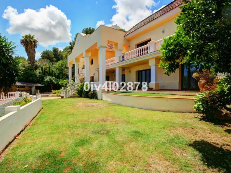 House - Detached Villa в продаже в Benalmadena, Málaga. В доме 10 спален и 10 ванных комнат. Площадь дома 658 м². Площадь участка 2780 м²