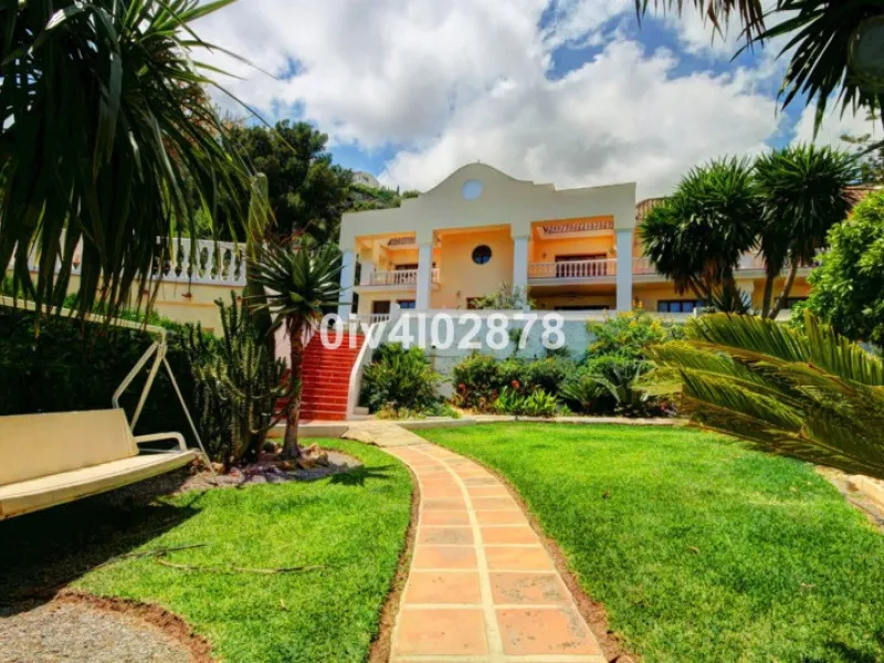 House - Detached Villa в продаже в Benalmadena, Málaga. В доме 10 спален и 10 ванных комнат. Площадь дома 658 м². Площадь участка 2780 м²