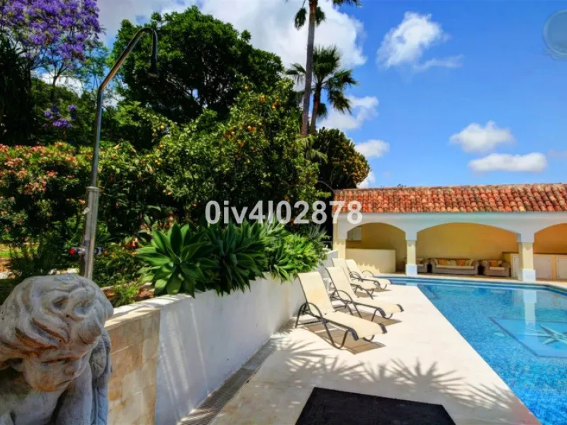 House - Detached Villa в продаже в Benalmadena, Málaga. В доме 10 спален и 10 ванных комнат. Площадь дома 658 м². Площадь участка 2780 м²