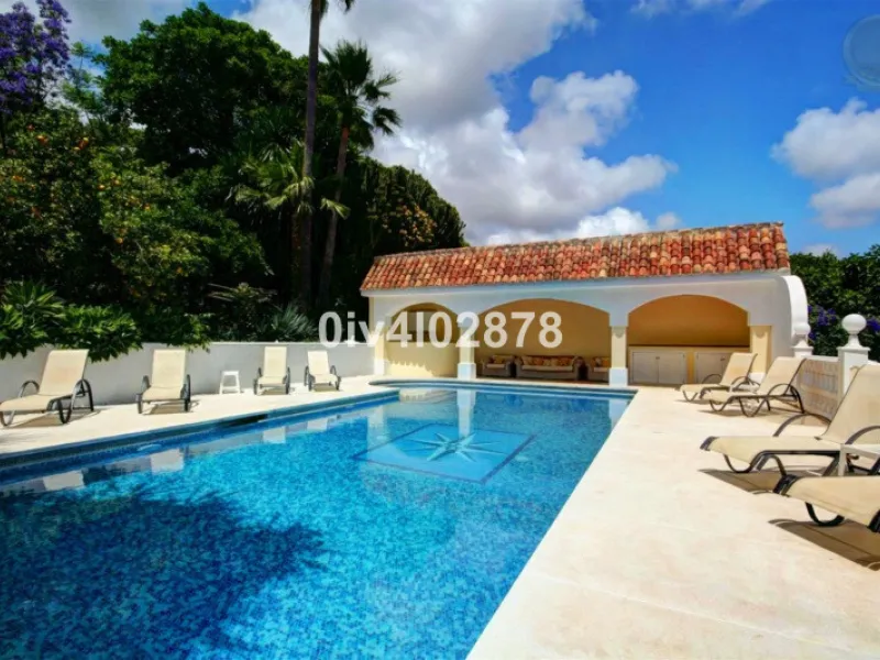 House - Detached Villa в продаже в Benalmadena, Málaga. В доме 10 спален и 10 ванных комнат. Площадь дома 658 м². Площадь участка 2780 м²