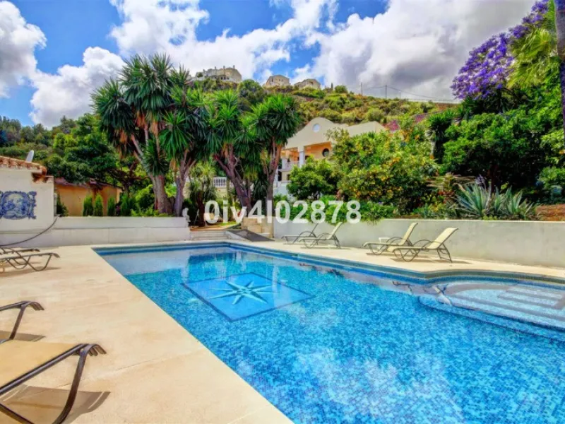 House - Detached Villa в продаже в Benalmadena, Málaga. В доме 10 спален и 10 ванных комнат. Площадь дома 658 м². Площадь участка 2780 м²
