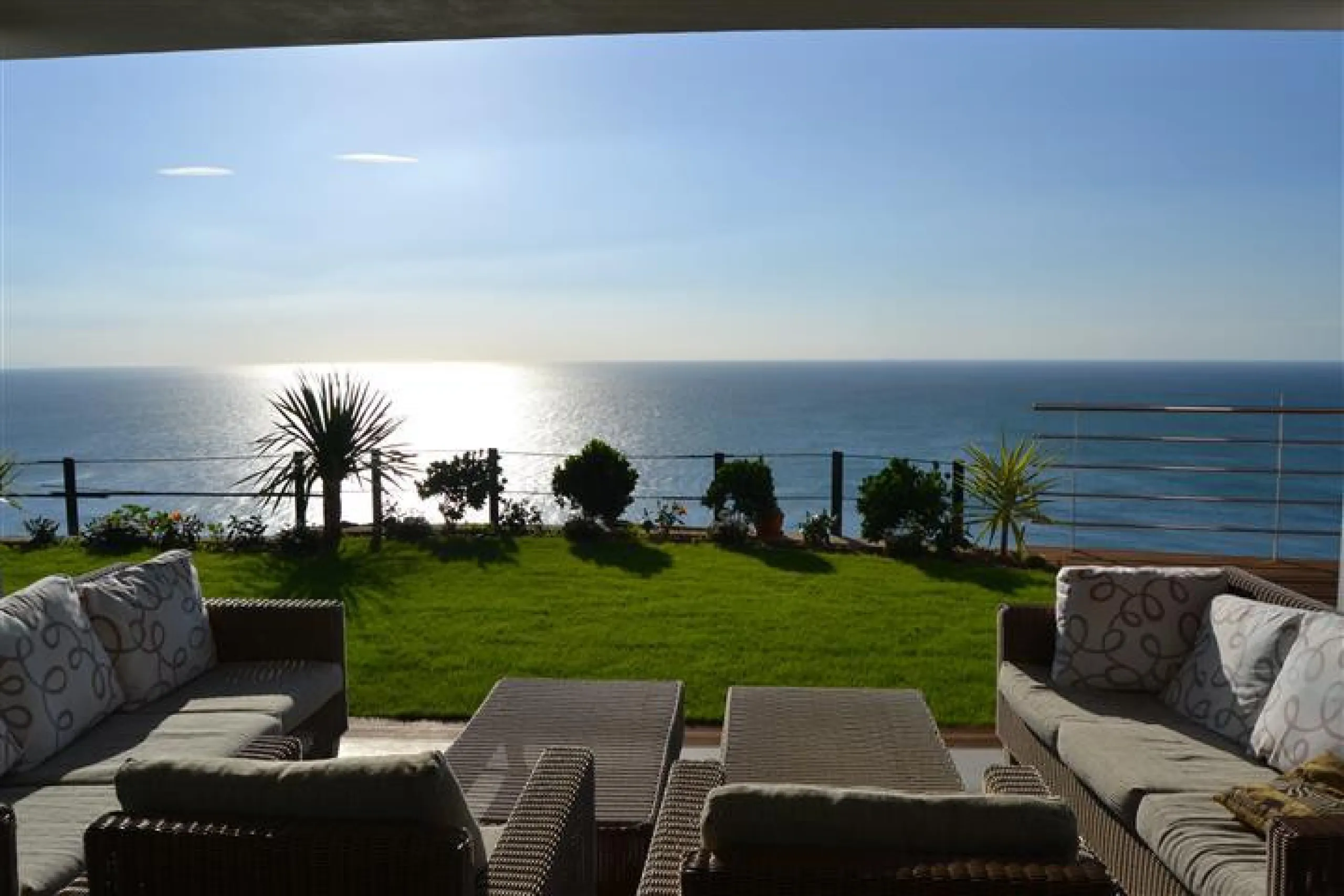 Perched above the beaches of Casares, Manilva, and Sotogrande, this exceptional villa offers uninterrupted panoramic views stretching from Gibraltar to Marbella. Every corner of the property has been designed to bring Mediterranean light and the deep blue