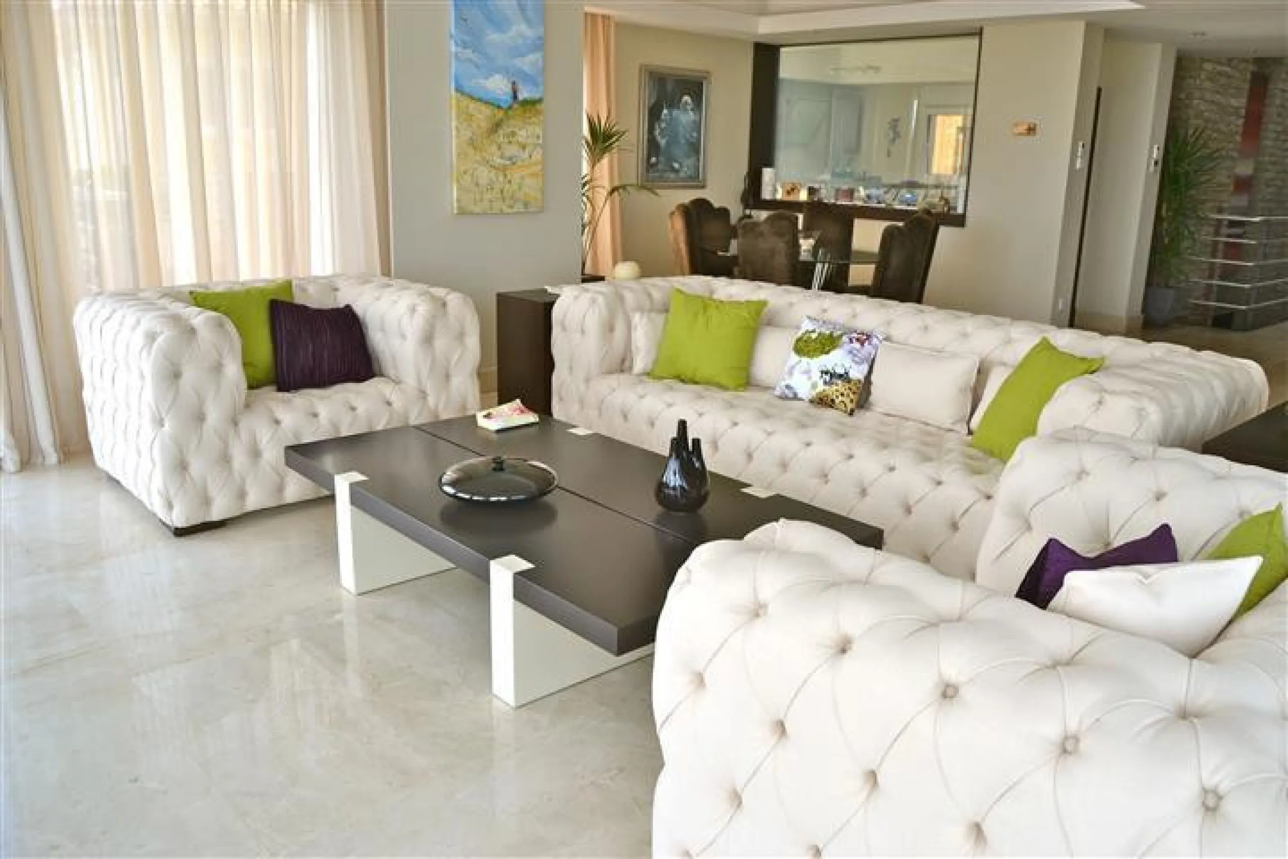 Perched above the beaches of Casares, Manilva, and Sotogrande, this exceptional villa offers uninterrupted panoramic views stretching from Gibraltar to Marbella. Every corner of the property has been designed to bring Mediterranean light and the deep blue