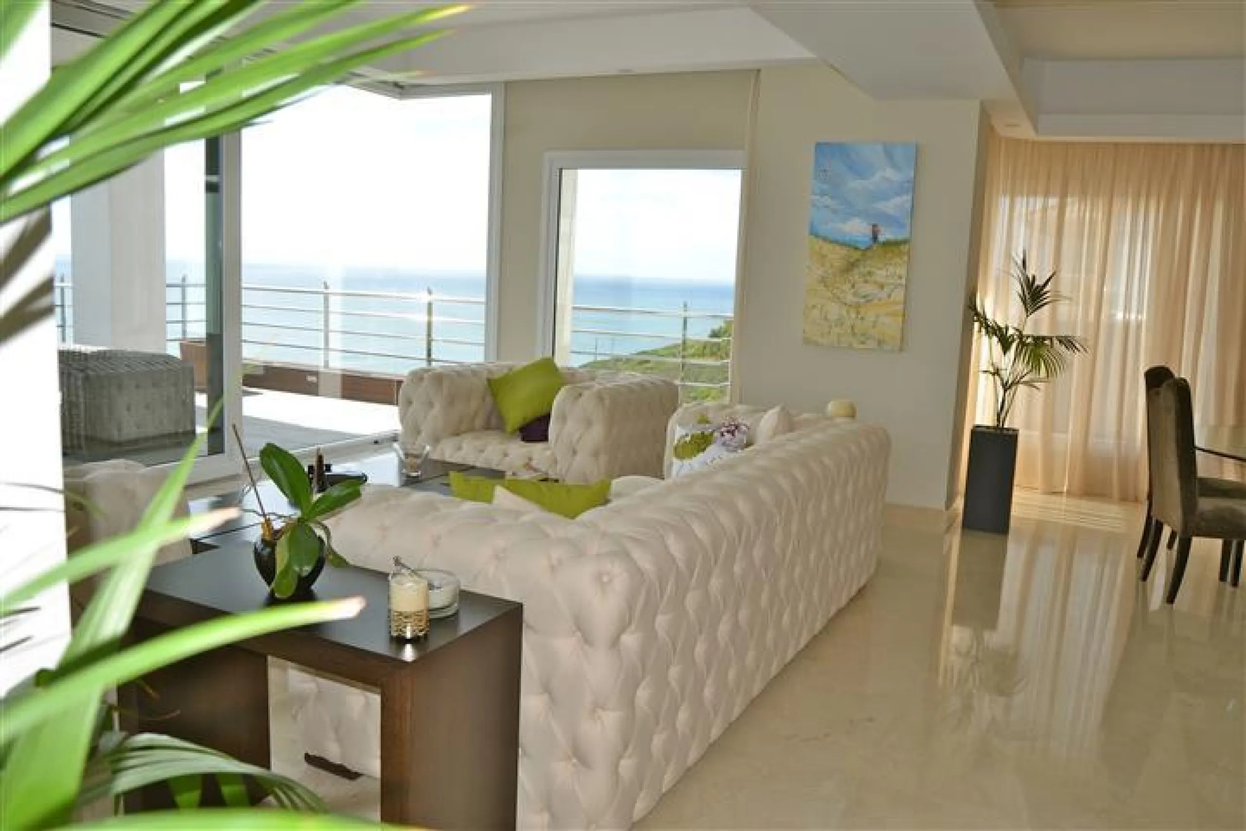 Perched above the beaches of Casares, Manilva, and Sotogrande, this exceptional villa offers uninterrupted panoramic views stretching from Gibraltar to Marbella. Every corner of the property has been designed to bring Mediterranean light and the deep blue