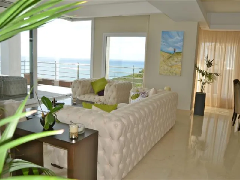 Perched above the beaches of Casares, Manilva, and Sotogrande, this exceptional villa offers uninterrupted panoramic views stretching from Gibraltar to Marbella. Every corner of the property has been designed to bring Mediterranean light and the deep blue