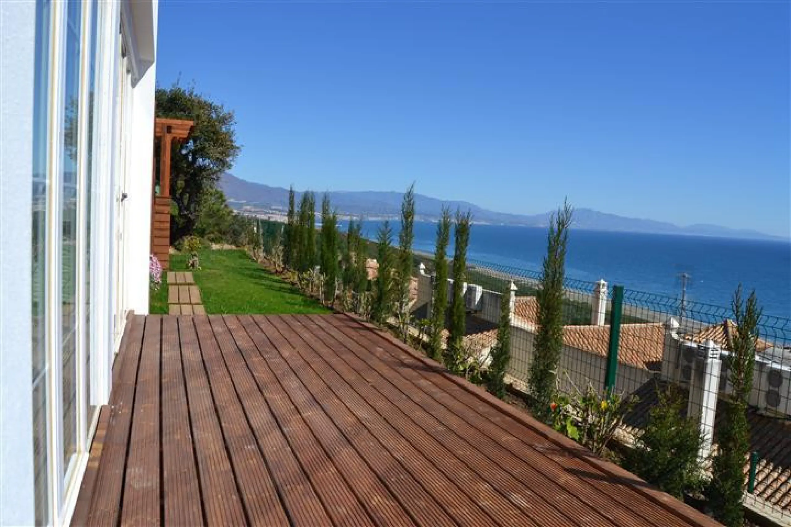 Perched above the beaches of Casares, Manilva, and Sotogrande, this exceptional villa offers uninterrupted panoramic views stretching from Gibraltar to Marbella. Every corner of the property has been designed to bring Mediterranean light and the deep blue