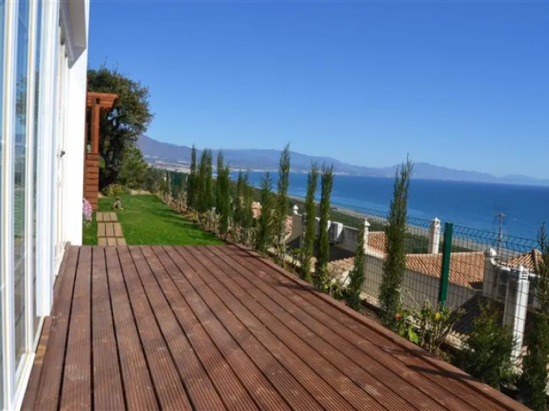 Perched above the beaches of Casares, Manilva, and Sotogrande, this exceptional villa offers uninterrupted panoramic views stretching from Gibraltar to Marbella. Every corner of the property has been designed to bring Mediterranean light and the deep blue