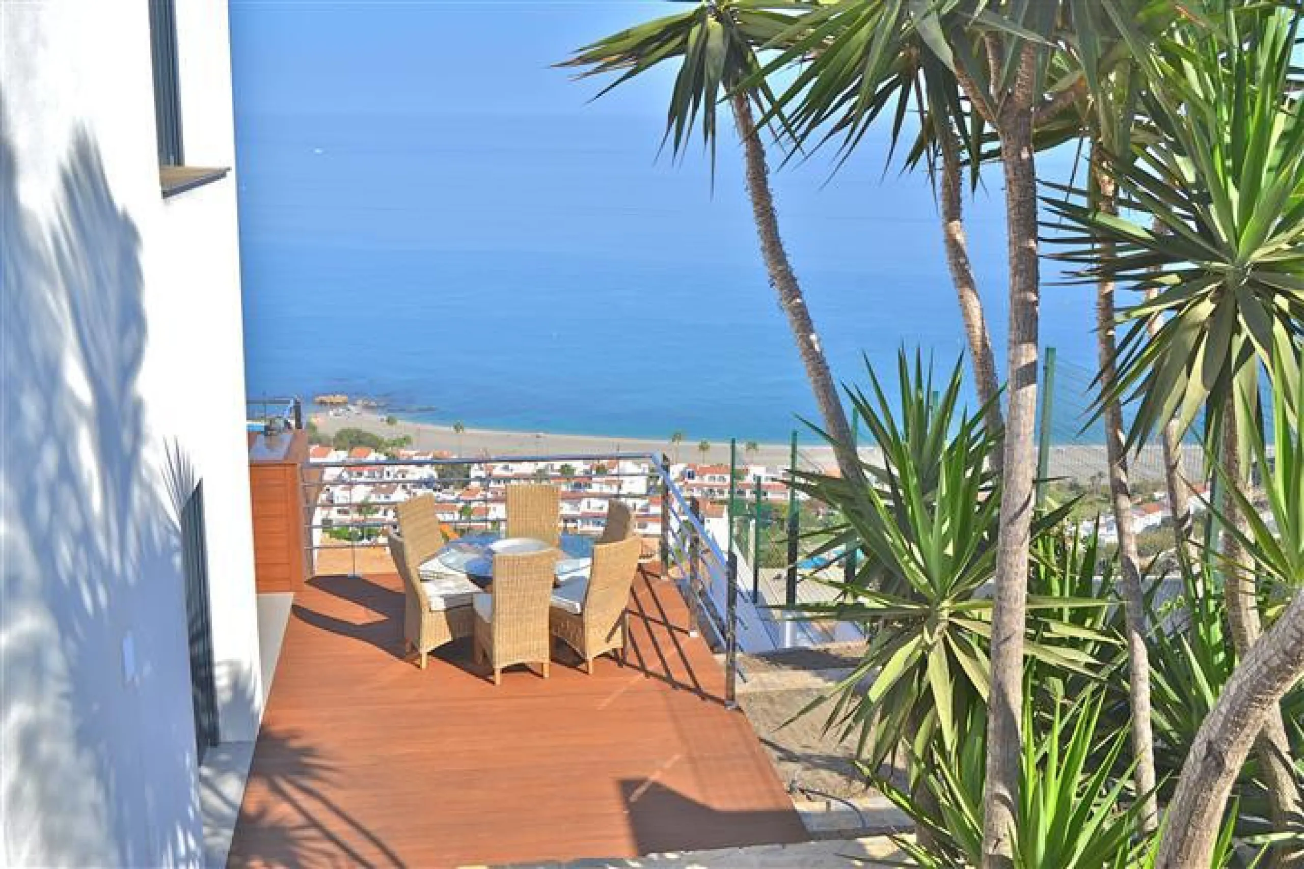 Perched above the beaches of Casares, Manilva, and Sotogrande, this exceptional villa offers uninterrupted panoramic views stretching from Gibraltar to Marbella. Every corner of the property has been designed to bring Mediterranean light and the deep blue