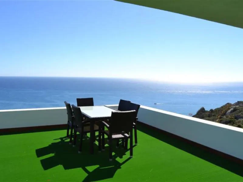 Perched above the beaches of Casares, Manilva, and Sotogrande, this exceptional villa offers uninterrupted panoramic views stretching from Gibraltar to Marbella. Every corner of the property has been designed to bring Mediterranean light and the deep blue