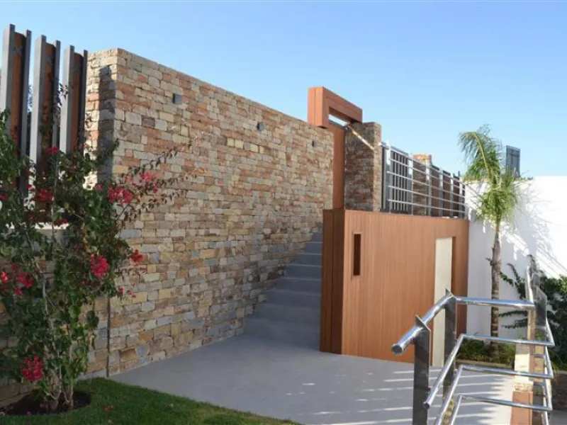 Perched above the beaches of Casares, Manilva, and Sotogrande, this exceptional villa offers uninterrupted panoramic views stretching from Gibraltar to Marbella. Every corner of the property has been designed to bring Mediterranean light and the deep blue