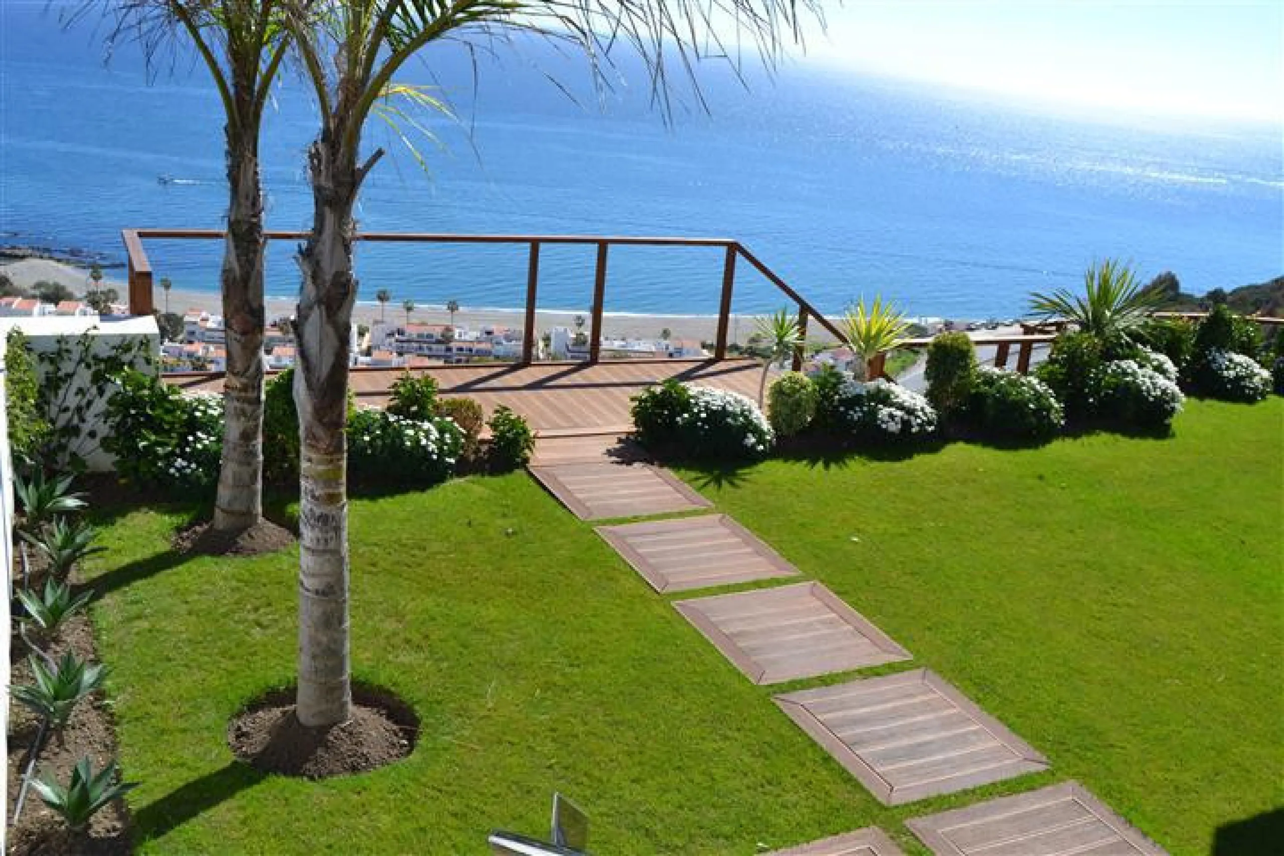 Perched above the beaches of Casares, Manilva, and Sotogrande, this exceptional villa offers uninterrupted panoramic views stretching from Gibraltar to Marbella. Every corner of the property has been designed to bring Mediterranean light and the deep blue
