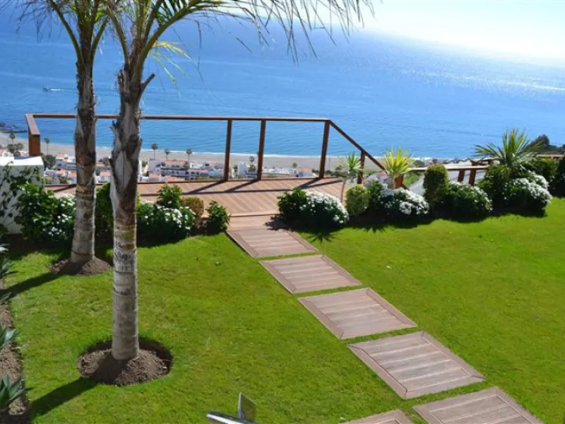Perched above the beaches of Casares, Manilva, and Sotogrande, this exceptional villa offers uninterrupted panoramic views stretching from Gibraltar to Marbella. Every corner of the property has been designed to bring Mediterranean light and the deep blue