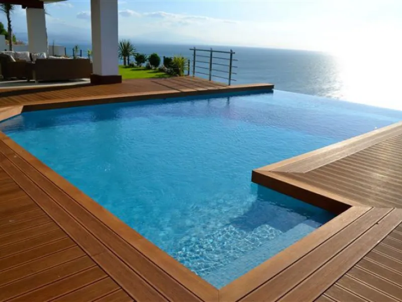Perched above the beaches of Casares, Manilva, and Sotogrande, this exceptional villa offers uninterrupted panoramic views stretching from Gibraltar to Marbella. Every corner of the property has been designed to bring Mediterranean light and the deep blue