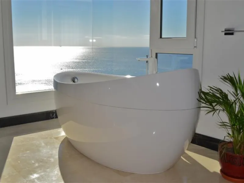 Perched above the beaches of Casares, Manilva, and Sotogrande, this exceptional villa offers uninterrupted panoramic views stretching from Gibraltar to Marbella. Every corner of the property has been designed to bring Mediterranean light and the deep blue