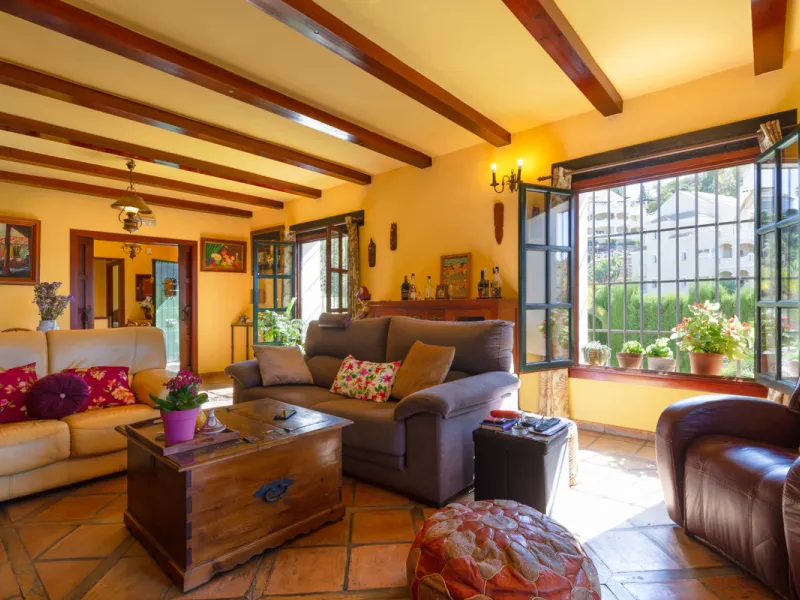 Rustic style villa distributed over three floors, located in a quiet area of Elviria. The property has four bedrooms, two bathrooms and a toilet, a fully fitted kitchen and a spacious living room. It is characterized by its high ceilings, its Andalusian s