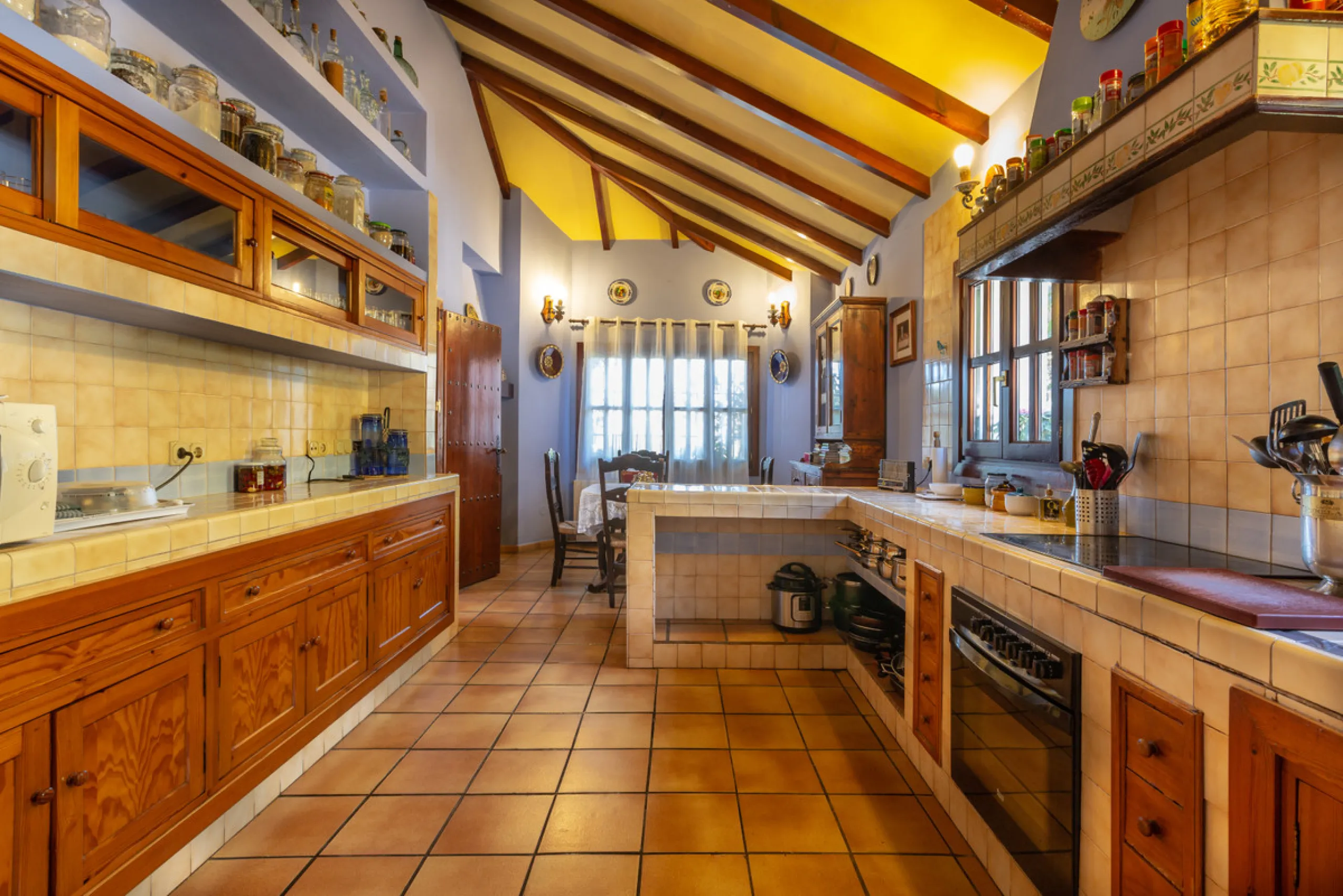 Rustic style villa distributed over three floors, located in a quiet area of Elviria. The property has four bedrooms, two bathrooms and a toilet, a fully fitted kitchen and a spacious living room. It is characterized by its high ceilings, its Andalusian s