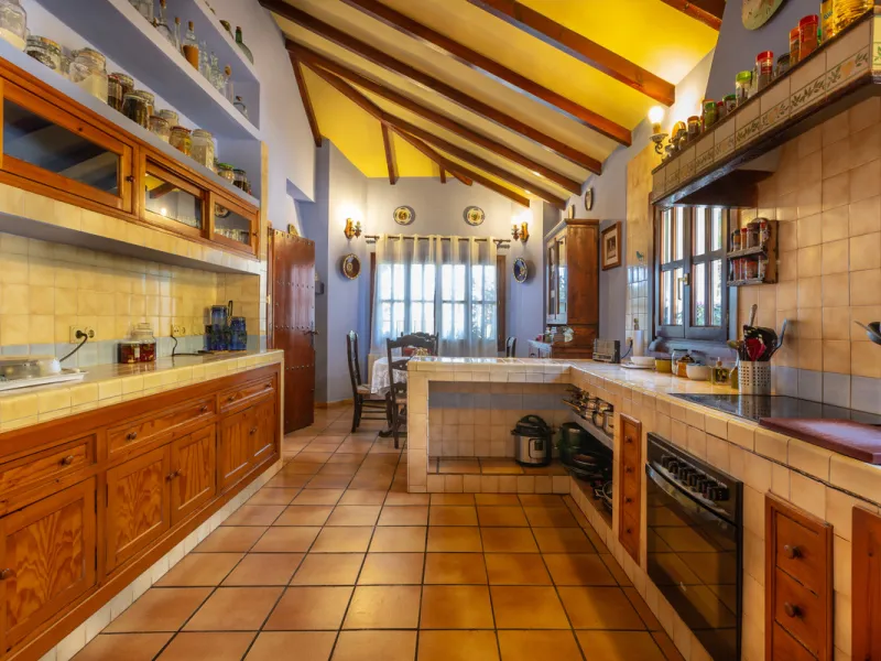 Rustic style villa distributed over three floors, located in a quiet area of Elviria. The property has four bedrooms, two bathrooms and a toilet, a fully fitted kitchen and a spacious living room. It is characterized by its high ceilings, its Andalusian s