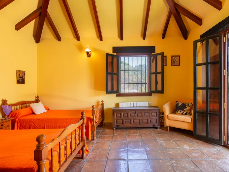 Rustic style villa distributed over three floors, located in a quiet area of Elviria. The property has four bedrooms, two bathrooms and a toilet, a fully fitted kitchen and a spacious living room. It is characterized by its high ceilings, its Andalusian s