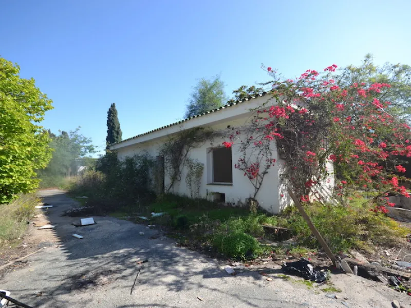 Plot - Land with Ruin в продаже в Marbella, Málaga. Площадь дома 2288 м². Площадь участка 13000 м²