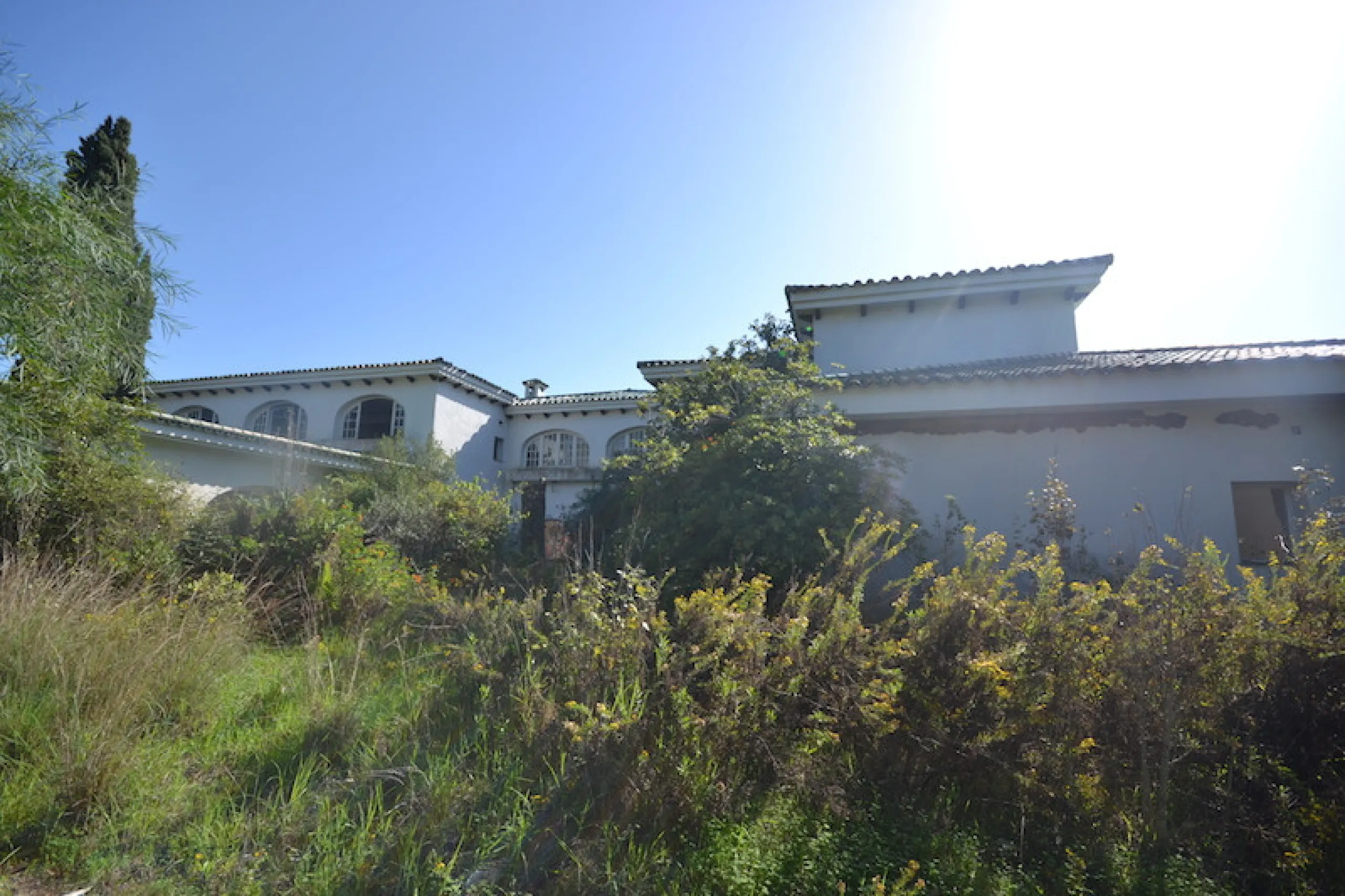 Plot - Land with Ruin в продаже в Marbella, Málaga. Площадь дома 2288 м². Площадь участка 13000 м²