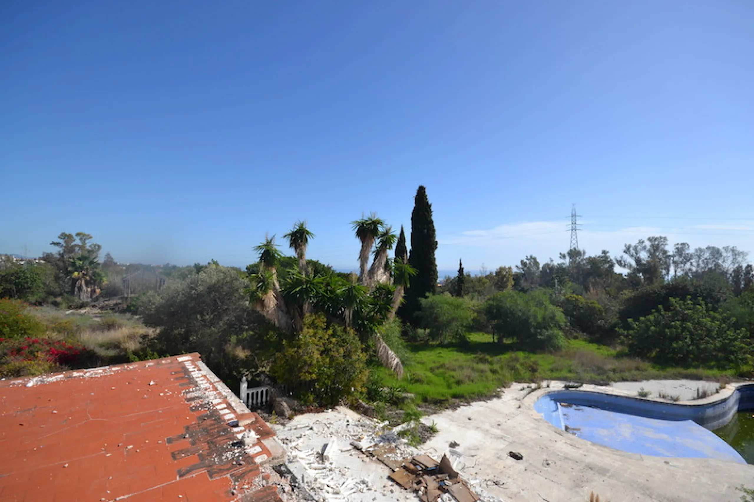 Plot - Land with Ruin в продаже в Marbella, Málaga. Площадь дома 2288 м². Площадь участка 13000 м²