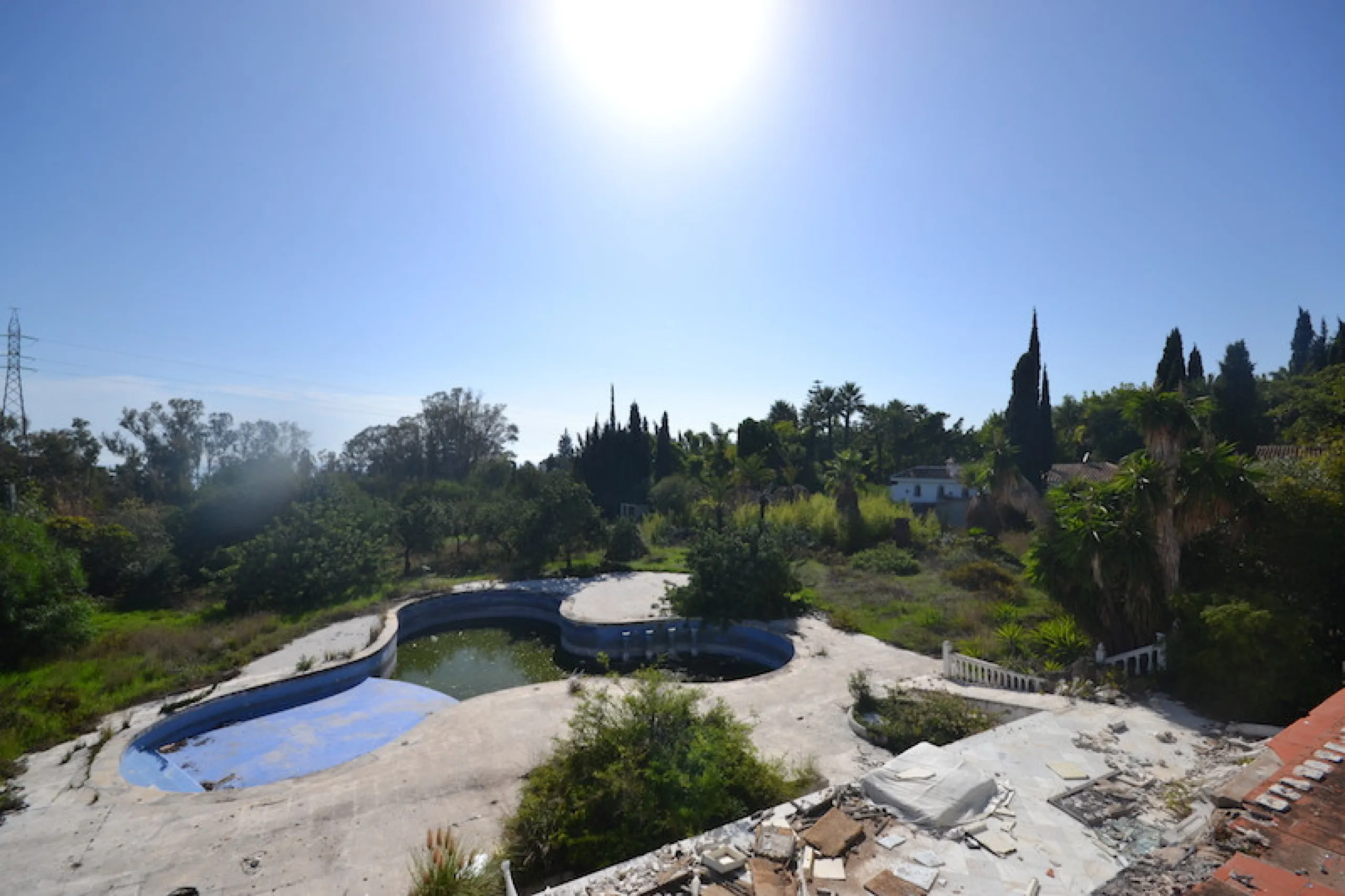 Plot - Land with Ruin в продаже в Marbella, Málaga. Площадь дома 2288 м². Площадь участка 13000 м²