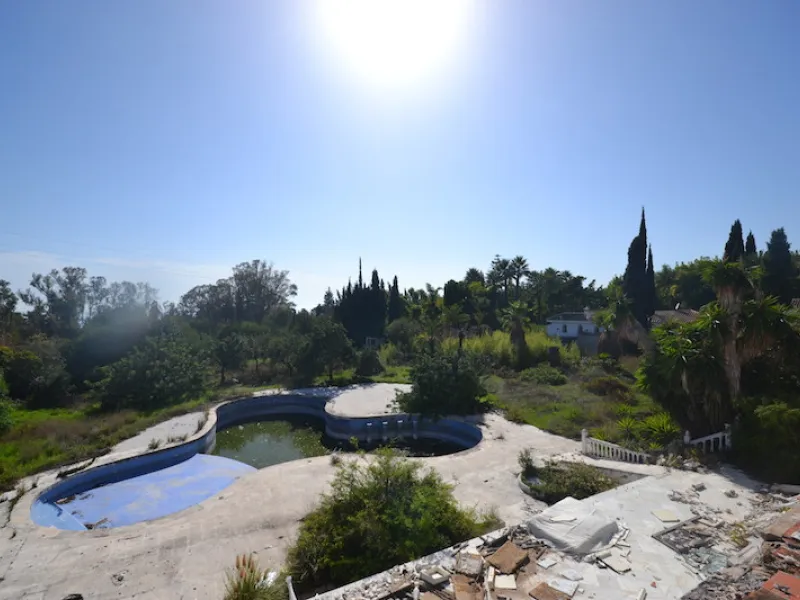Plot - Land with Ruin в продаже в Marbella, Málaga. Площадь дома 2288 м². Площадь участка 13000 м²
