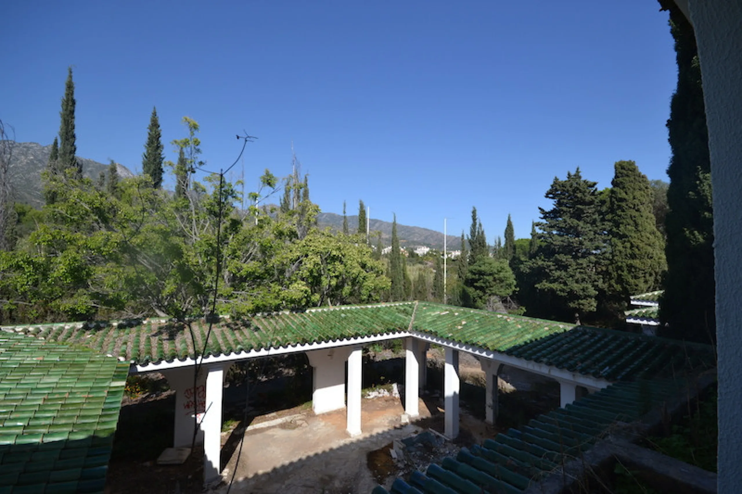 Plot - Land with Ruin в продаже в Marbella, Málaga. Площадь дома 2288 м². Площадь участка 13000 м²
