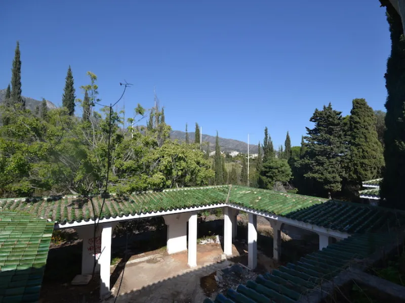 Plot - Land with Ruin в продаже в Marbella, Málaga. Площадь дома 2288 м². Площадь участка 13000 м²