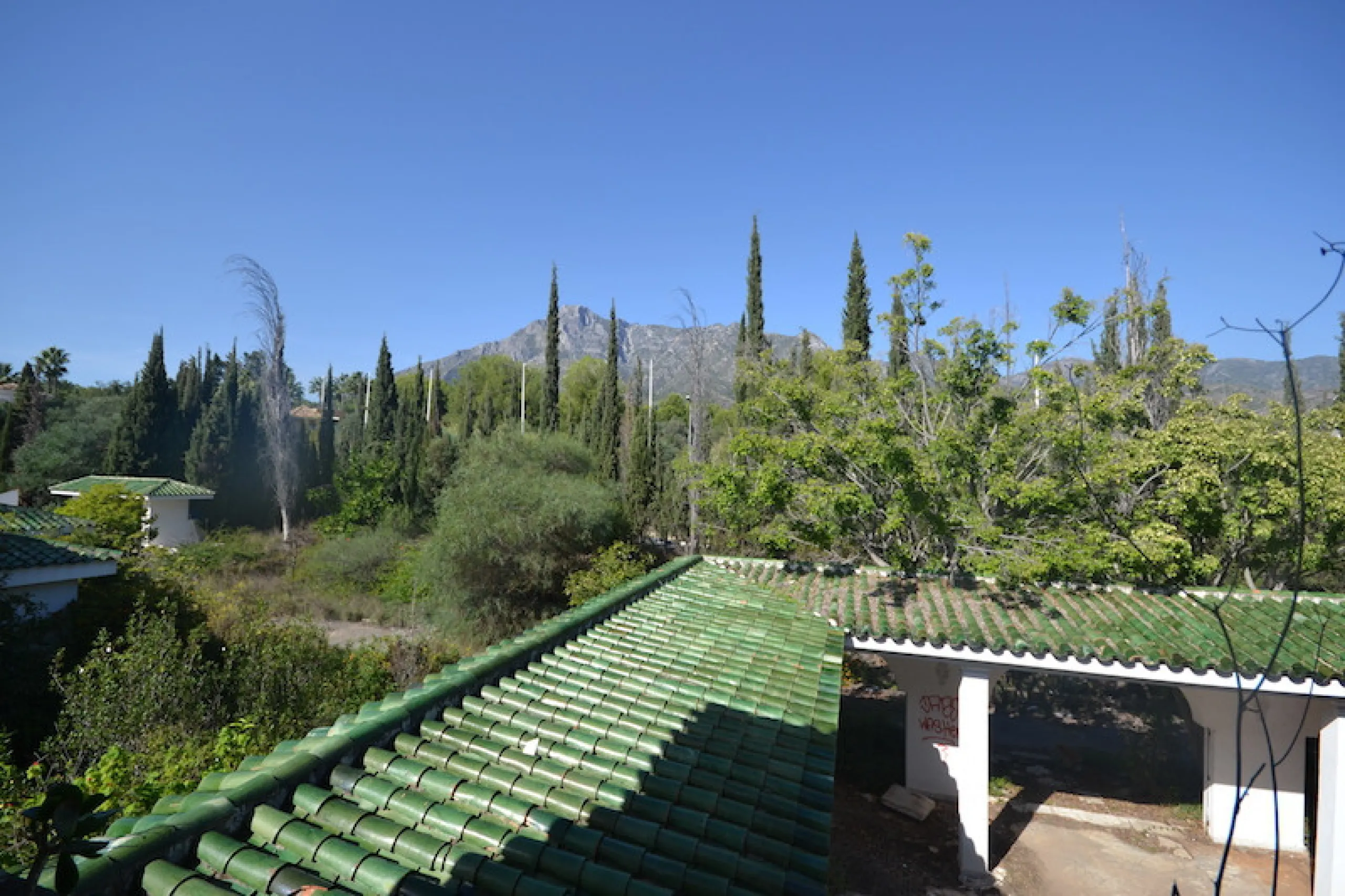 Plot - Land with Ruin в продаже в Marbella, Málaga. Площадь дома 2288 м². Площадь участка 13000 м²