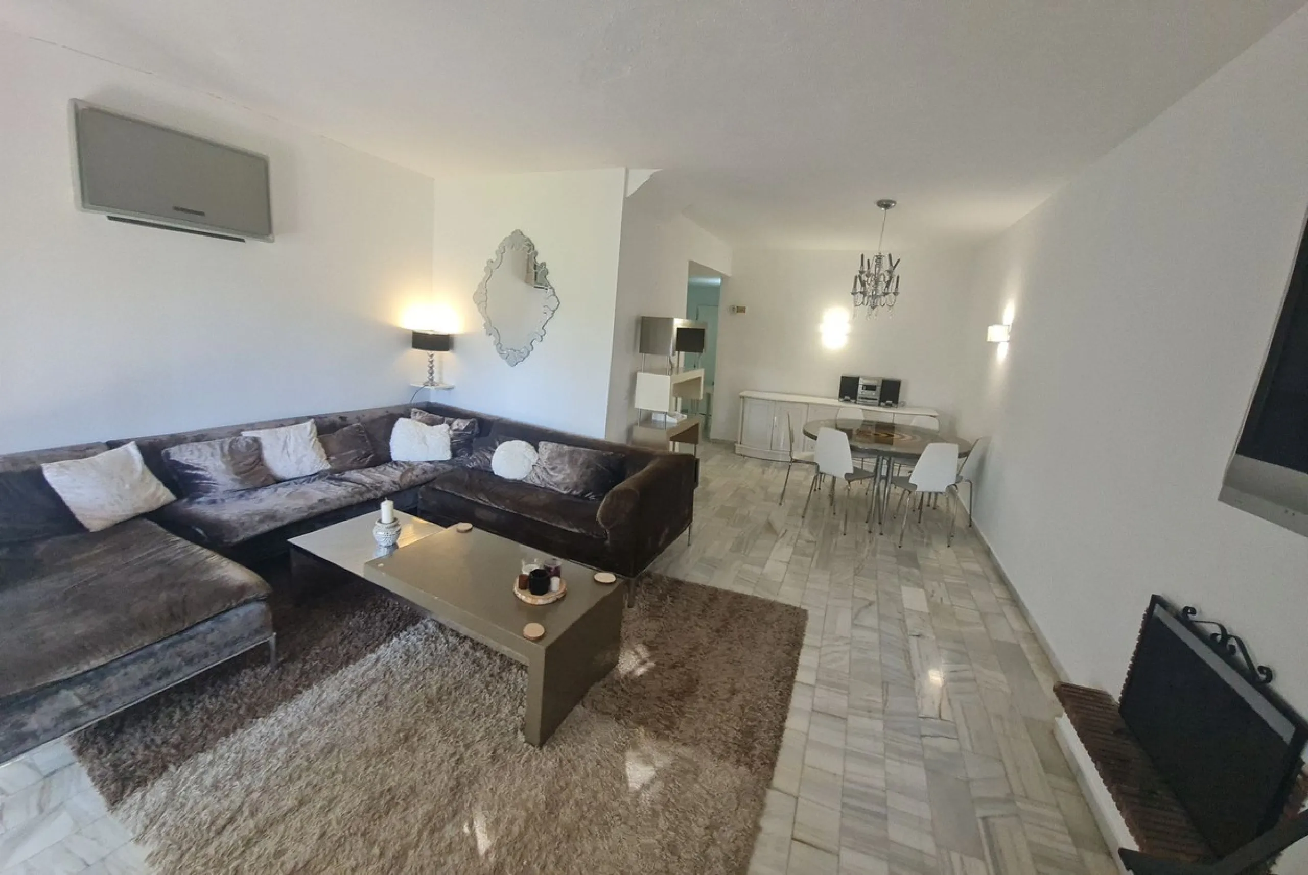 Surrounded by 12.000 m2 of gardens for only 12 properties and  in front of las Brisas Golf. This lovely ,  3 bedrooms duplex with 2  bahrooms and  guess toilet .Offers you communal pool and gardens, to enjoy "the golf-valley way of life". Air cond all the