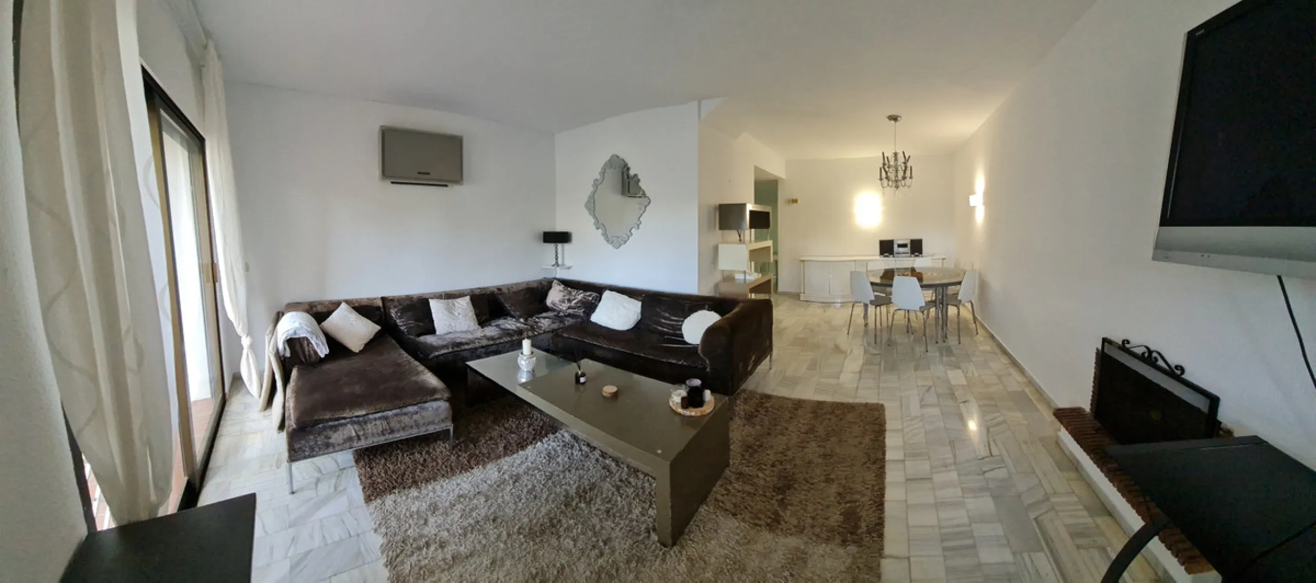 Surrounded by 12.000 m2 of gardens for only 12 properties and  in front of las Brisas Golf. This lovely ,  3 bedrooms duplex with 2  bahrooms and  guess toilet .Offers you communal pool and gardens, to enjoy "the golf-valley way of life". Air cond all the