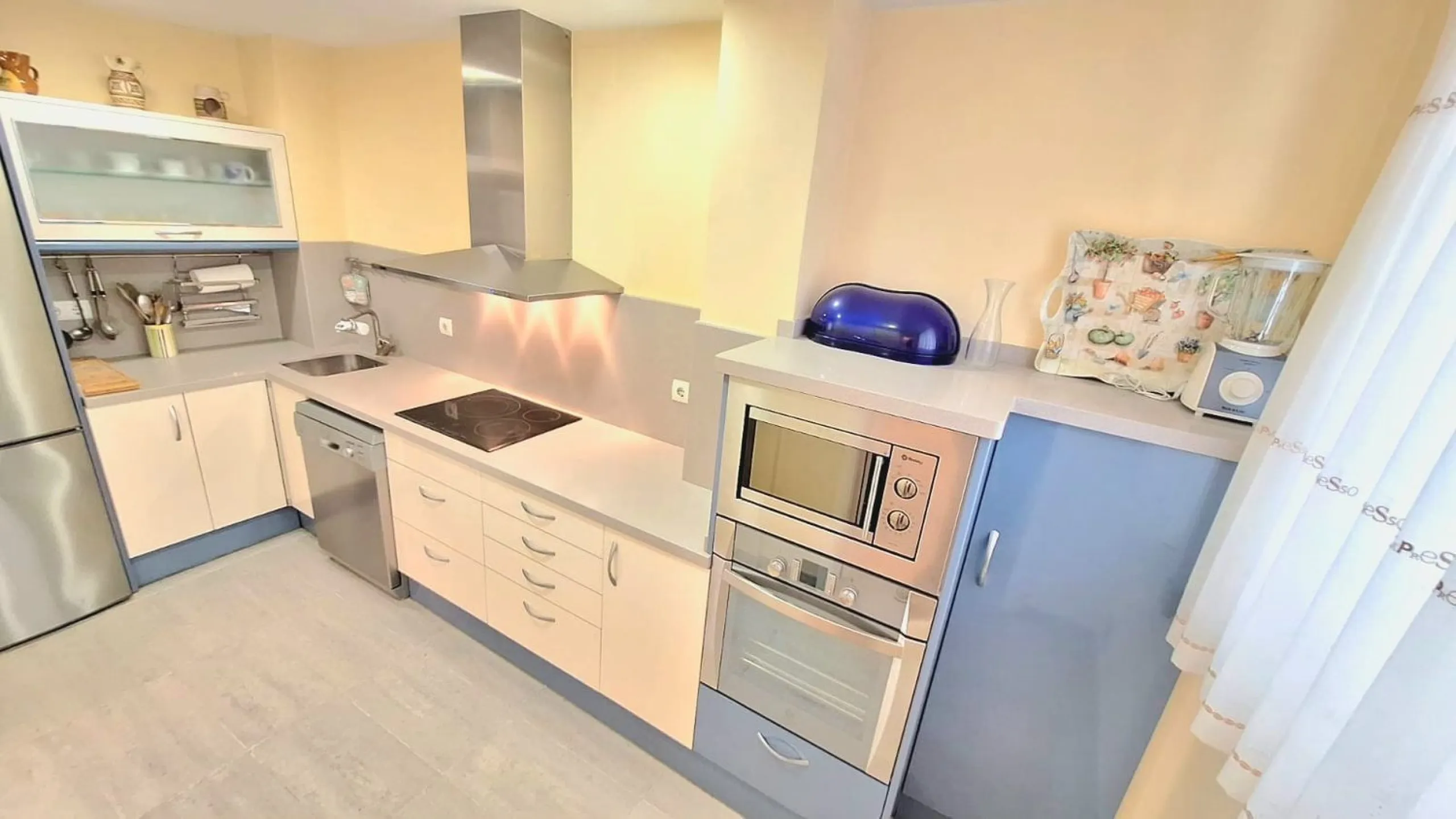 Exclusive seafront ground floor apartment in Masía Blanca, El Vendrell