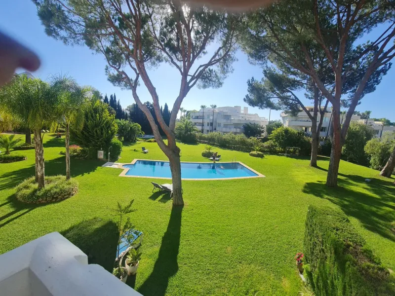 Surrounded by 12.000 m2 of gardens for only 12 properties and  in front of las Brisas Golf. This lovely ,  3 bedrooms duplex with 2  bahrooms and  guess toilet .Offers you communal pool and gardens, to enjoy "the golf-valley way of life". Air cond all the