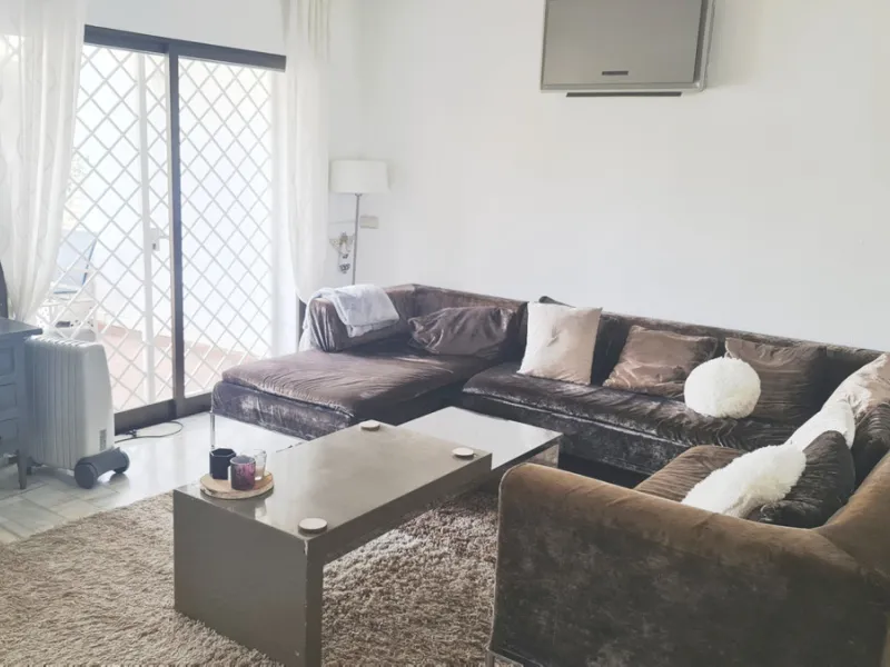 Surrounded by 12.000 m2 of gardens for only 12 properties and  in front of las Brisas Golf. This lovely ,  3 bedrooms duplex with 2  bahrooms and  guess toilet .Offers you communal pool and gardens, to enjoy "the golf-valley way of life". Air cond all the