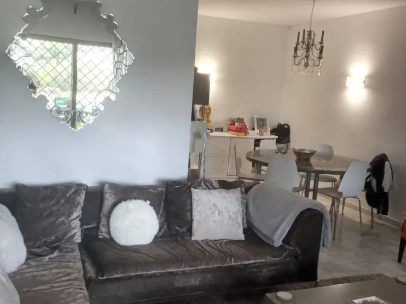 Surrounded by 12.000 m2 of gardens for only 12 properties and  in front of las Brisas Golf. This lovely ,  3 bedrooms duplex with 2  bahrooms and  guess toilet .Offers you communal pool and gardens, to enjoy "the golf-valley way of life". Air cond all the